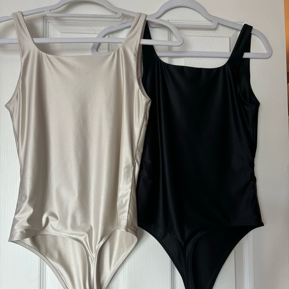 2 Babaton satinette square neck bodysuits - Picture 3 of 3